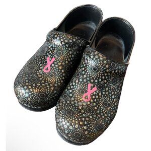 Women's Black Patterned Clogs